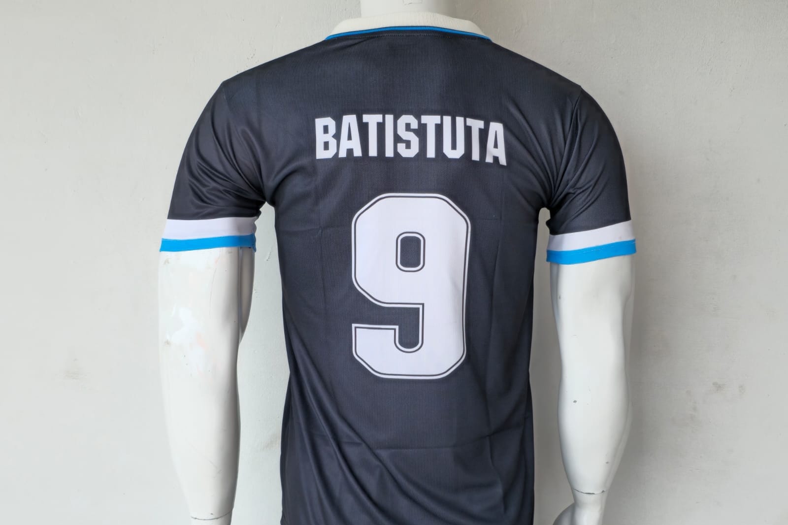 Argentina 1999 away (BATISTUTA) - View 2